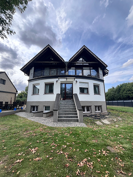 Rückansicht Zweifamilienhaus mit Baugrundstück in Braunschweig