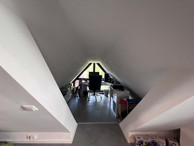 Dachgeschoss-Arbeitszimmer im Zweifamilienhaus mit Baugrundstück Braunschweig