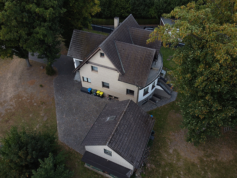 Zweifamilienhaus Braunschweig mit Baugrundstück und zusätzlichem Nebengebäude