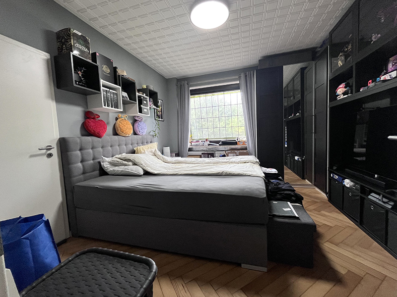 Modernes Schlafzimmer im Zweifamilienhaus mit Baugrundstück Braunschweig